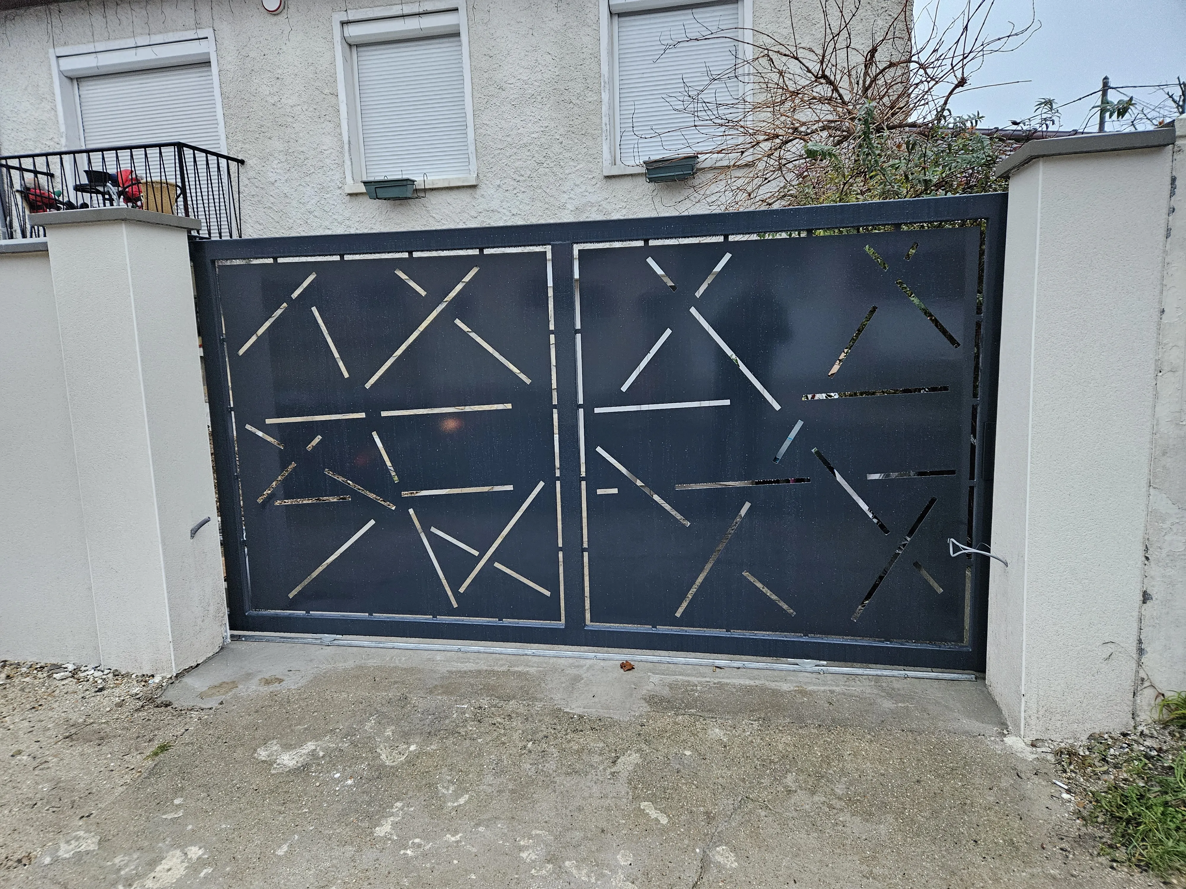 Réalisation SEVEN STAR : Portail Découpe Laser, portails & clôtures sur mesure