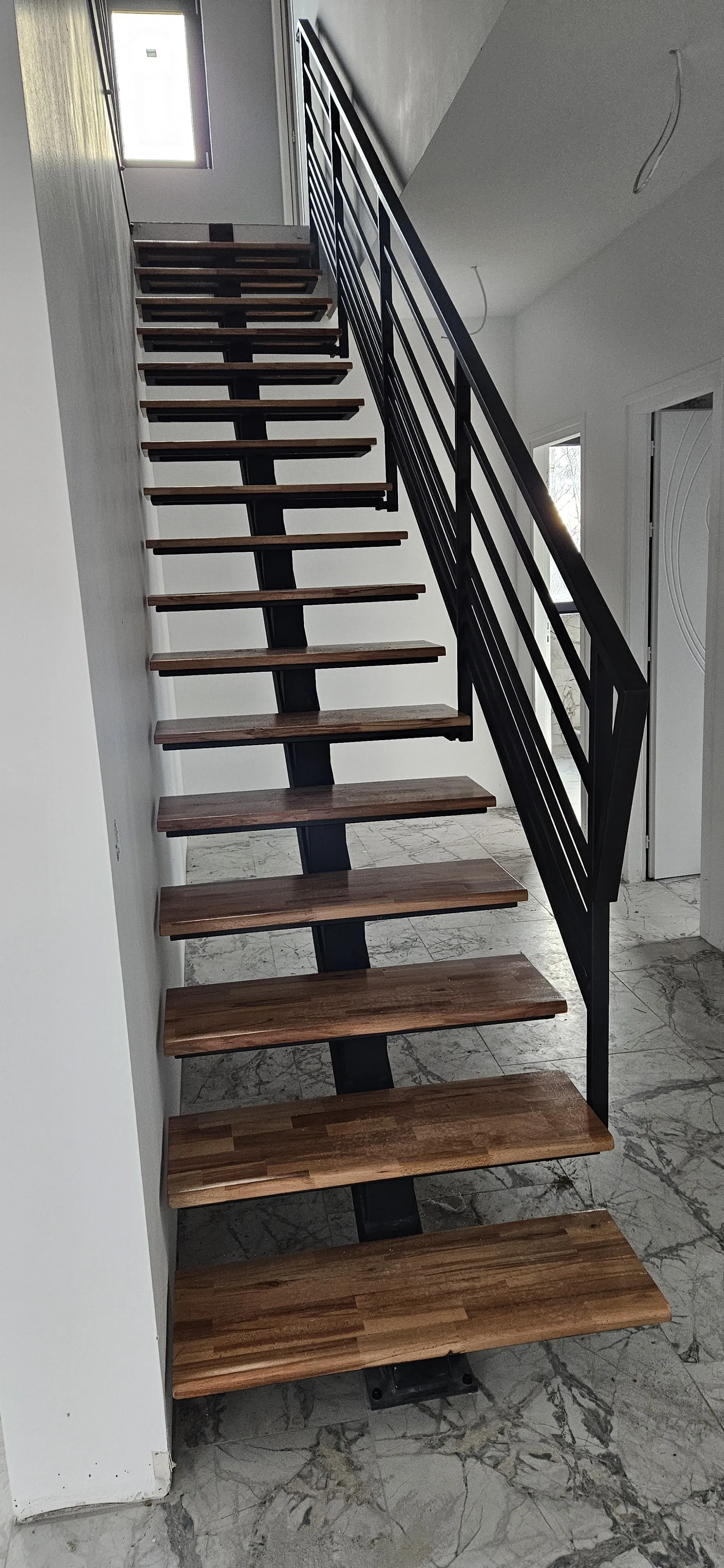 Réalisation SEVEN STAR : Escalier Bois et Métal, escaliers résidentiels sur mesure